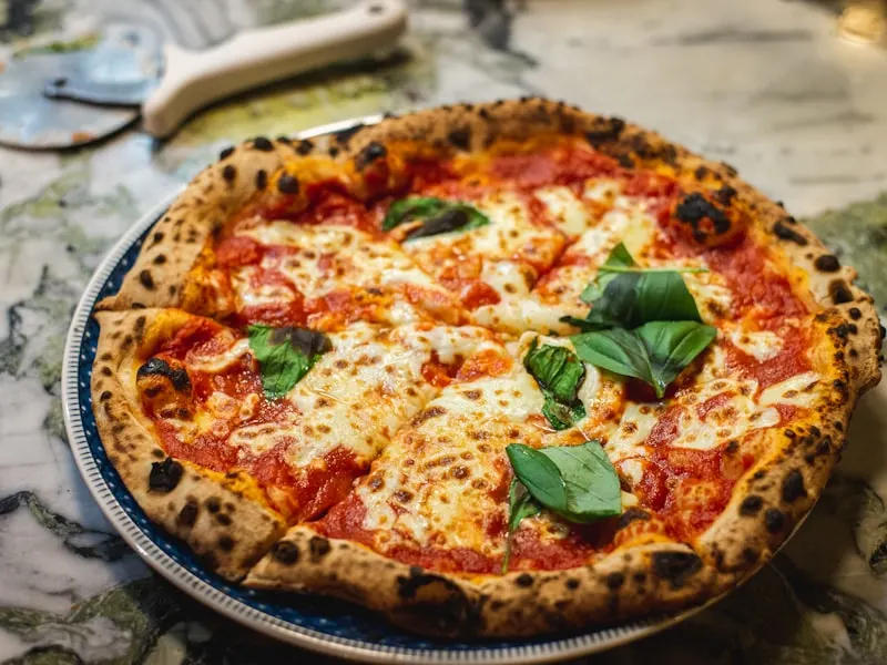 Live Pizza bar and beverage presentation